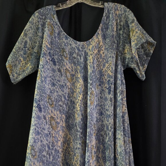 Vintage Beautiful Blue Floral Flowy Maxi Dress with Curved Asymmetrical Hem - Picture 4 of 9